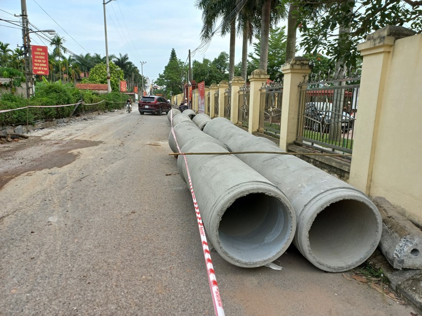 Hai Phong: Khac phuc doan duong sat lo truoc cua tru so uy ban xa Hoa Dong - Hinh anh 3