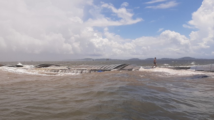 Hai Phong: Cuu song 5 thuyen vien gap nan chim tau - Hinh anh 1