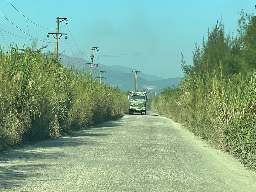 Hai Phong: Duong dan sinh ngay dem phai gong minh ganh “binh doan xe qua kho” - Hinh anh 3