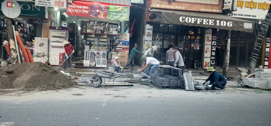 Quan Kien An, Hai Phong: Nha thau co dang “phot lo” ve ATGT khi thi cong tai khu dan cu dong duc - Hinh anh 8