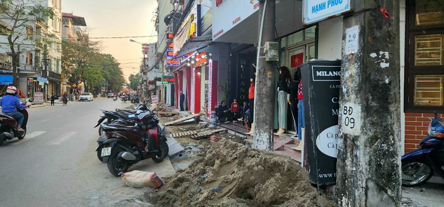 Quan Kien An, Hai Phong: Nha thau co dang “phot lo” ve ATGT khi thi cong tai khu dan cu dong duc - Hinh anh 6