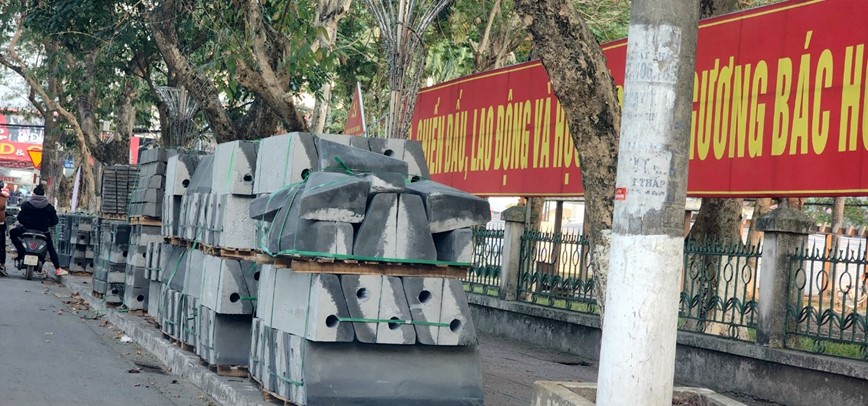 Quan Kien An, Hai Phong: Nha thau co dang “phot lo” ve ATGT khi thi cong tai khu dan cu dong duc - Hinh anh 3