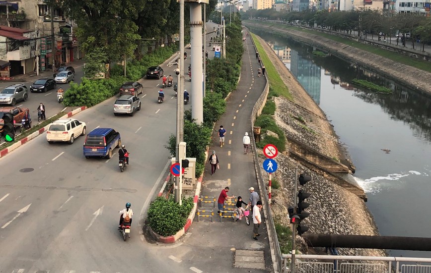 Ha Noi: Nguoi dan xuat hien tu tuong chu quan trong phong chong dich benh - Hinh anh 1