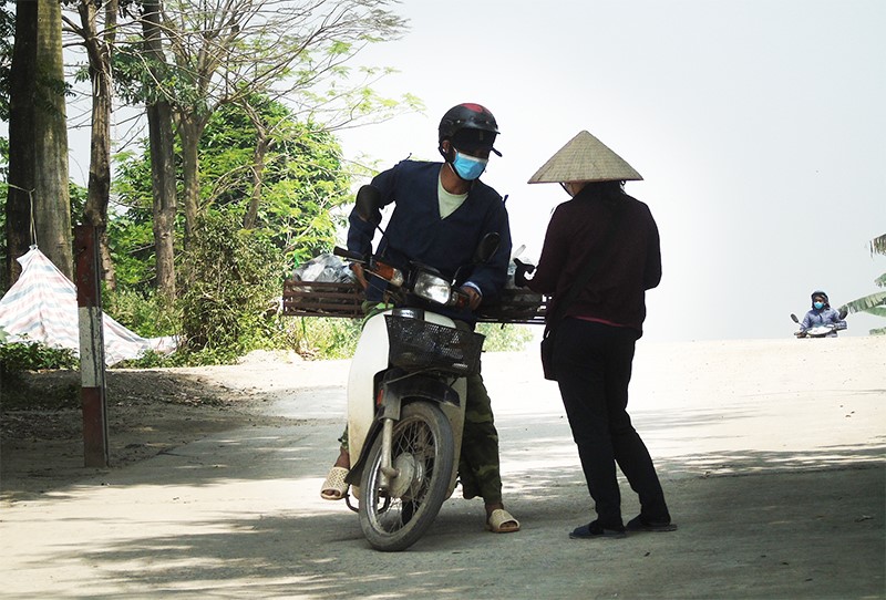 Ha Noi: Cac ben pha tro lai hoat dong sau khi noi long gian cach xa hoi - Hinh anh 3