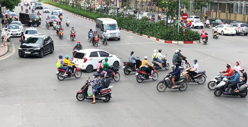 Ha Noi: Nhung bien bao giao thong co cung nhu khong - Hinh anh 4