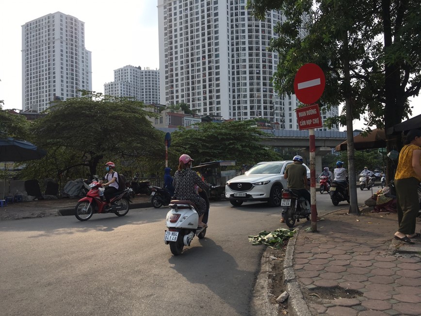 Ha Noi: Nhung bien bao giao thong co cung nhu khong - Hinh anh 6