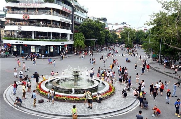 Ha Noi tam dung hoat dong pho di bo de phong chong dich Covid-19 - Hinh anh 1