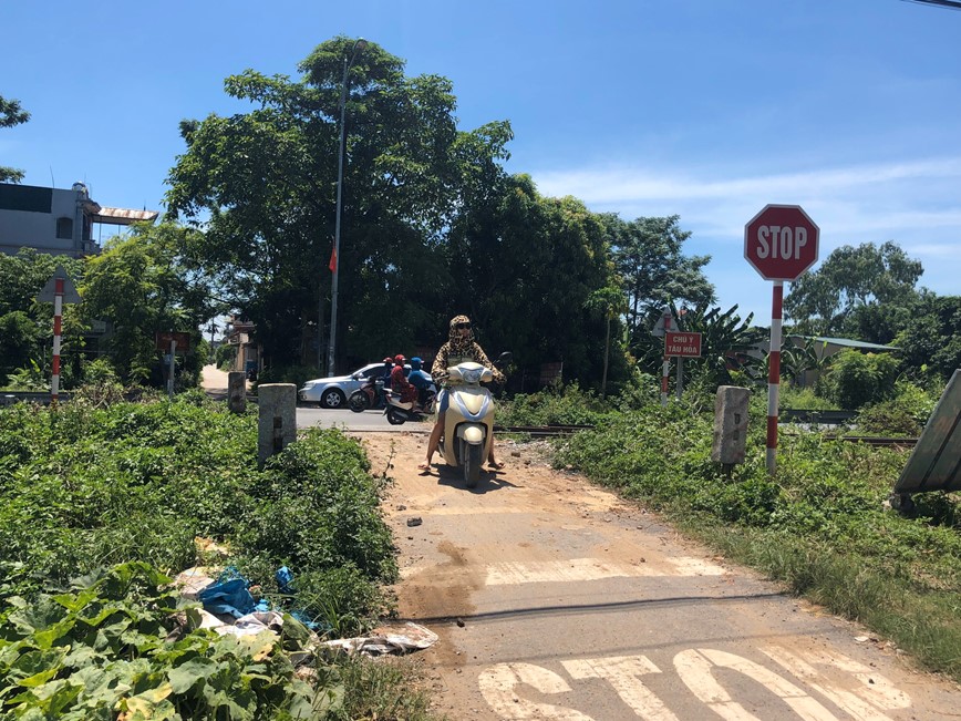 Ha Noi: Tang cuong kiem tra, ra soat cac loi di tu mo dam bao an toan giao thong duong sat - Hinh anh 1