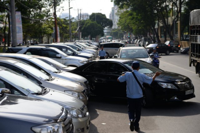 Vi sao khi gui xe o to trong bai xe nen quay dau ra ngoai? - Hinh anh 2