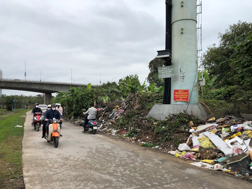 Ha Noi: Nhieu tuyen duong “ngap” trong rac thai - Hinh anh 1