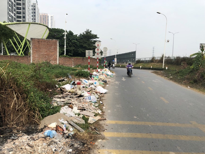 Ha Noi: Nhieu tuyen duong “ngap” trong rac thai - Hinh anh 6