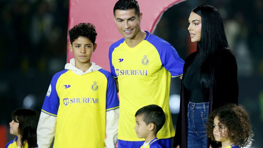 Ronaldo ra mat hoanh trang tai Al Nassr  - Hinh anh 3