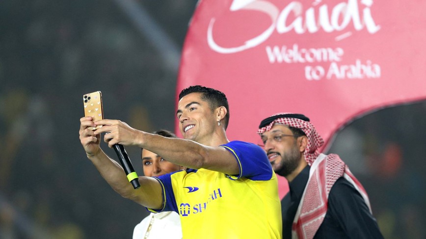 Ronaldo ra mat hoanh trang tai Al Nassr  - Hinh anh 1