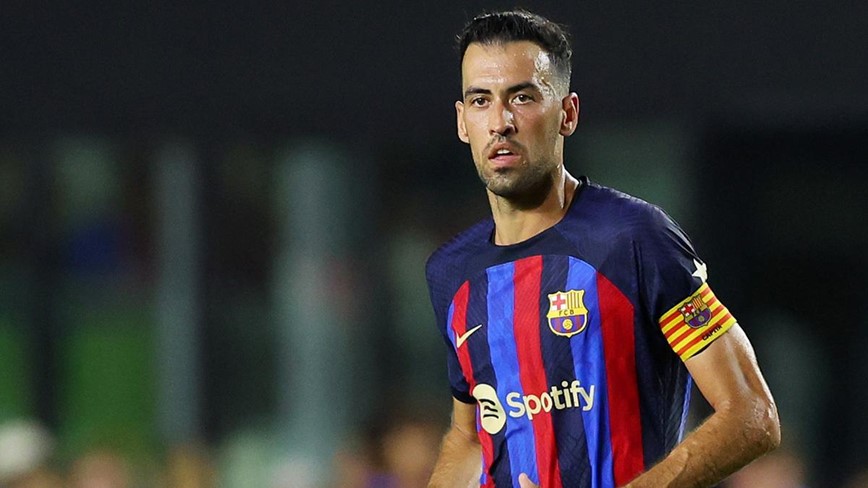 Sergio Busquets chia tay Barcelona vao cuoi mua - Hinh anh 1