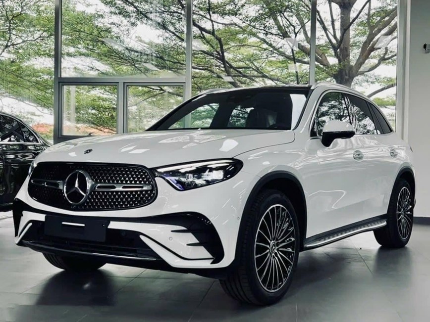 Hon 4.000 xe Mercedes-Benz bi trieu hoi tai Viet Nam vi loi bom nhien lieu - Hinh anh 1