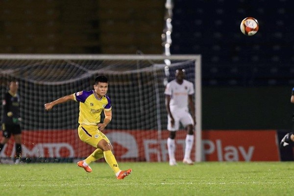 Ha Noi co chien thang dau tien o mua giai V-League - Hinh anh 1