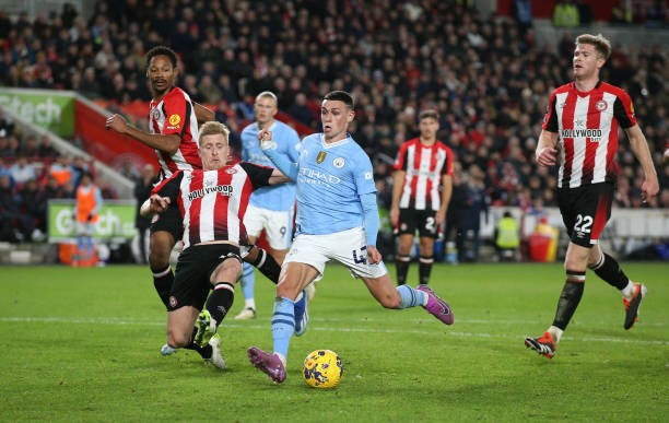 Phil Foden lap hat-trick giup Man City nguoc dong an tuong - Hinh anh 1