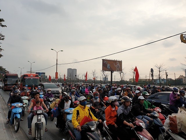 Ha Noi: Ben xe thua vang, giao thong on dinh ngay cuoi ky nghi Tet Nguyen dan 2019 - Hinh anh 2