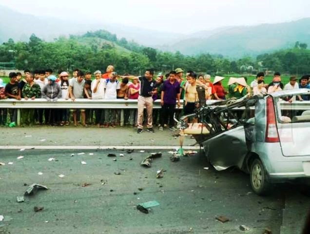 Tai nan kinh hoang tren duong Hoa Lac - Hoa Binh, 1 nguoi tu vong - Hinh anh 3