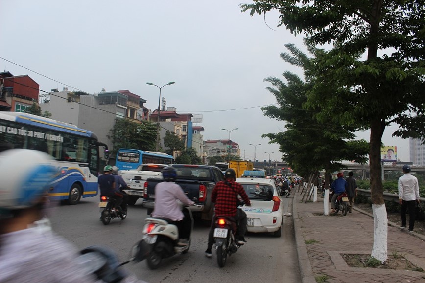 Khu vuc ben xe Nuoc Ngam lon xon ngay dau nghi le Gio To Hung Vuong - Hinh anh 4