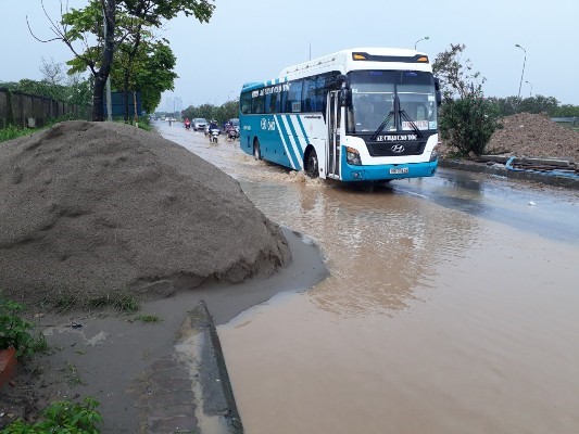 Duong gom Dai lo Thang Long lai ngap trong bun dat - Hinh anh 5