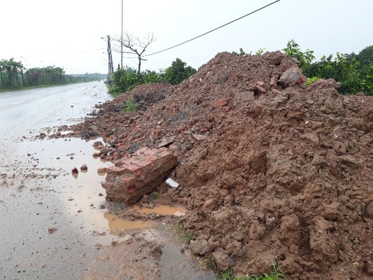 Duong gom Dai lo Thang Long lai ngap trong bun dat - Hinh anh 3