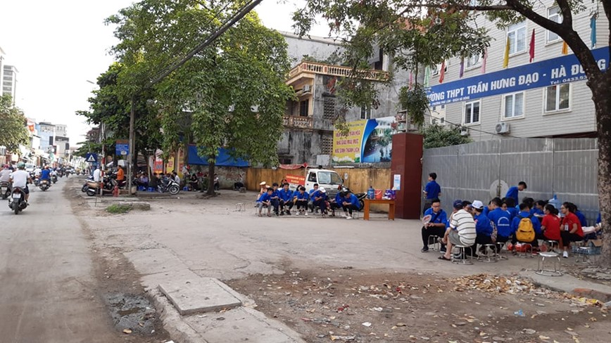 Ha Noi: Giao thong thuan loi trong ngay thi thu hai THPT quoc gia 2019 - Hinh anh 8