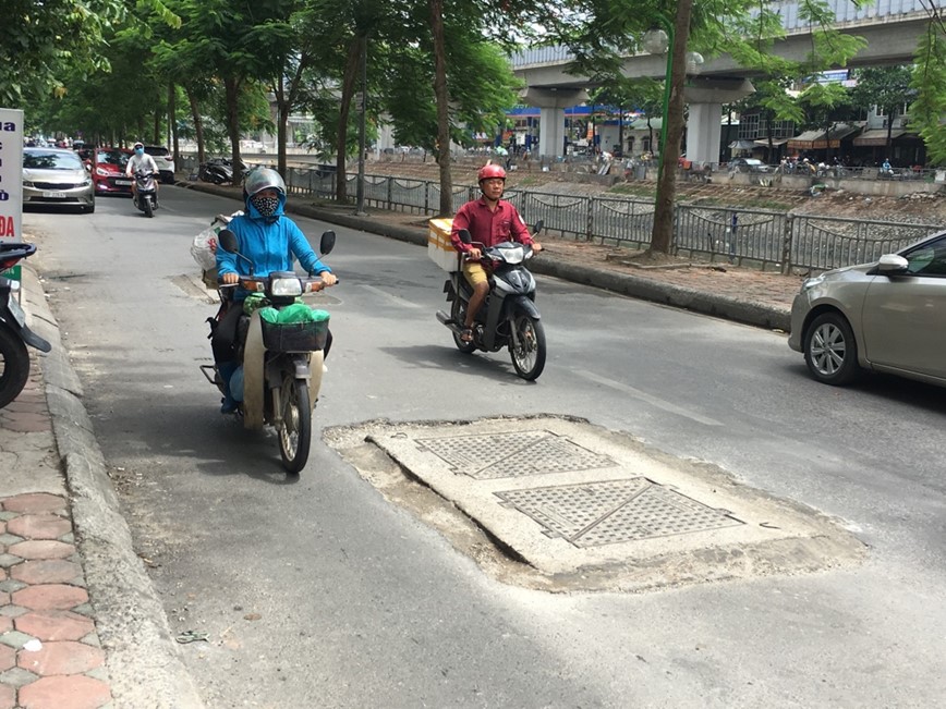 Pho Giap Nhat: Thi cong ho ga au, nguoi dan lien tuc 