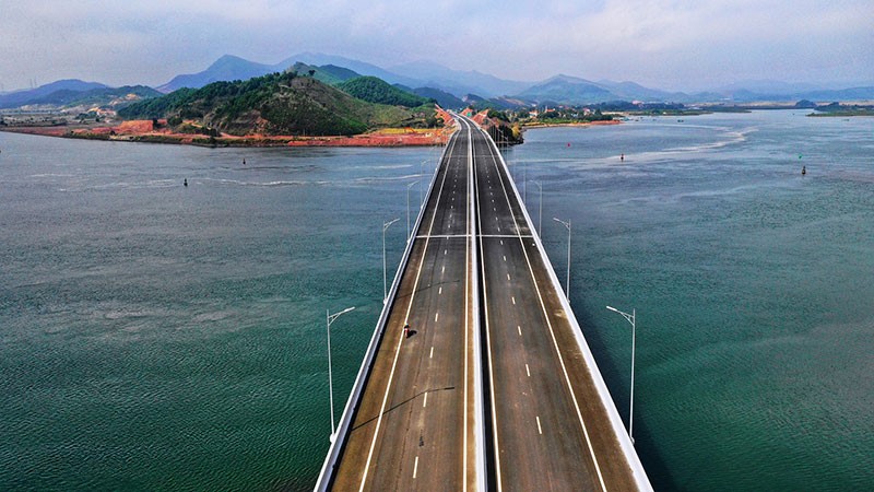 Cao toc Ha Long - Van Don khai thac toc do toi da 100km/h tu ngay 10/7 - Hinh anh 1