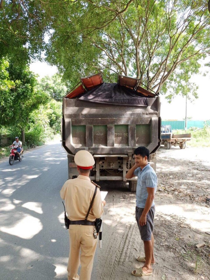 Ha Noi vay bat xe qua tai nhu phim hanh dong - Hinh anh 6