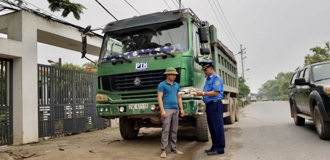 Ha Noi vay bat xe qua tai nhu phim hanh dong - Hinh anh 2