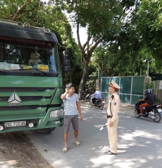 Ha Noi vay bat xe qua tai nhu phim hanh dong - Hinh anh 4