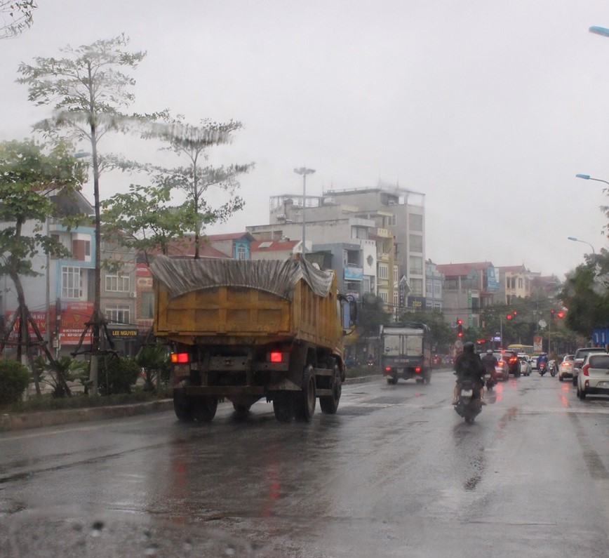 Xe qua tai tung hoanh tai Dan Phuong: Cat tac la nguyen nhan chinh - Hinh anh 1