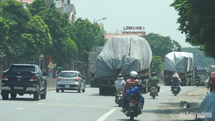 Hang loat xe tai cho xi mang Vicem Tam Diep “co ngon” ngang nhien hoat dong - Hinh anh 5