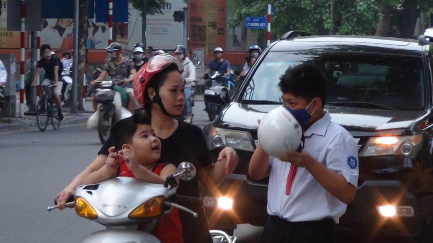 Ha Noi: Giao thong thuan loi trong ngay khai truong - Hinh anh 6