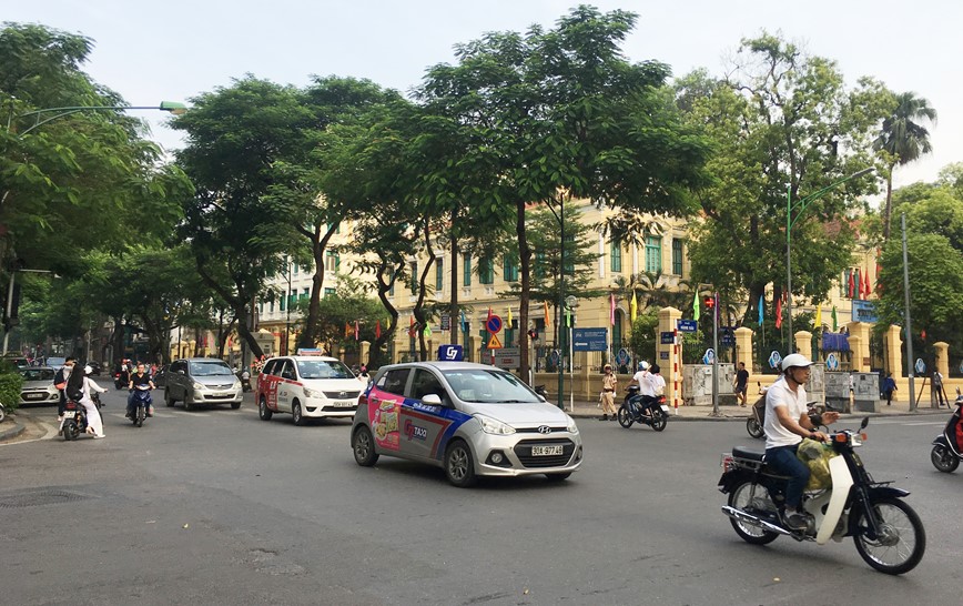 Ha Noi: Giao thong thuan loi trong ngay khai truong - Hinh anh 11