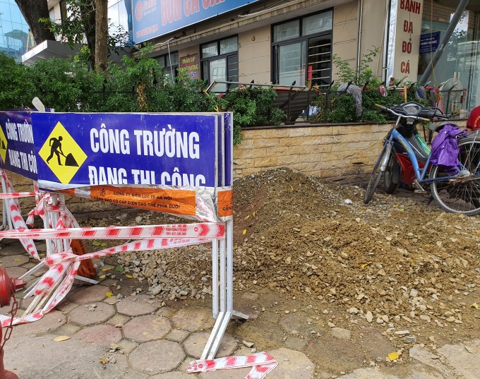 Ha Noi: Dao duong nham nho, nguoi dan phai song chung voi su bat an - Hinh anh 5