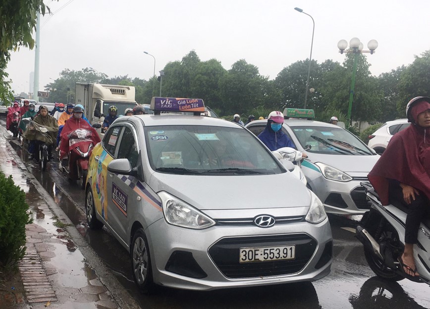 [Anh] Ha Noi: Lai diep khuc tac duong ngay mua - Hinh anh 11