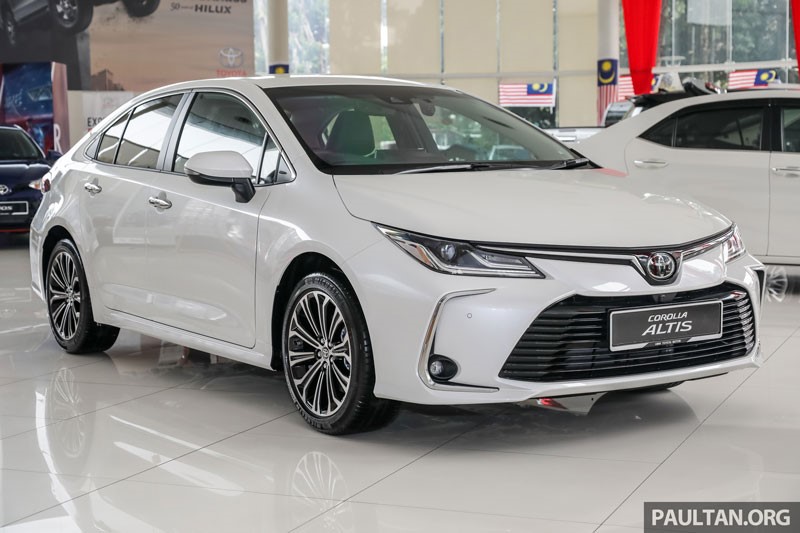 Can canh Toyota Corolla 1.8G 2019, gia gan 800 trieu dong - Hinh anh 1