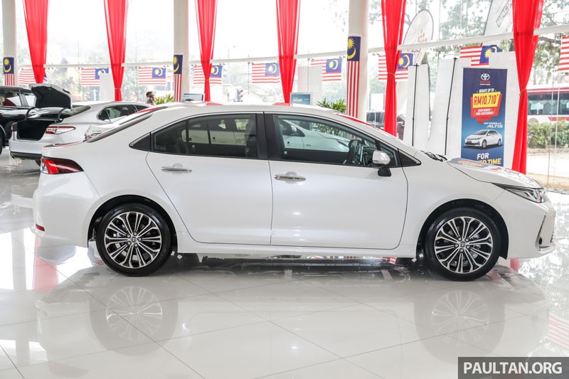 Can canh Toyota Corolla 1.8G 2019, gia gan 800 trieu dong - Hinh anh 3