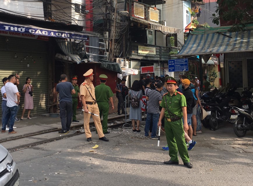 Ca phe duong tau chinh thuc bi “cam cua” tu sang nay - Hinh anh 8