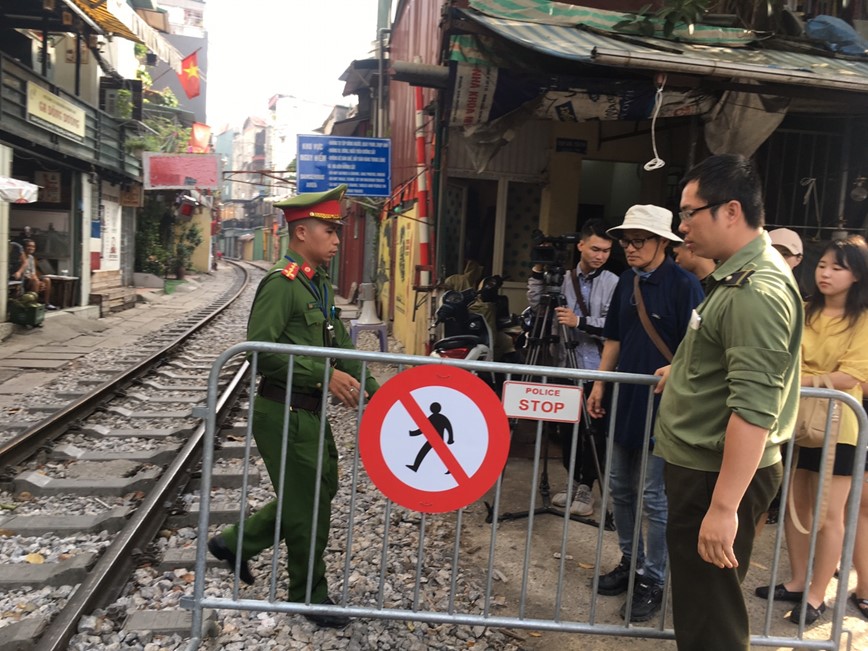 Ca phe duong tau chinh thuc bi “cam cua” tu sang nay - Hinh anh 2