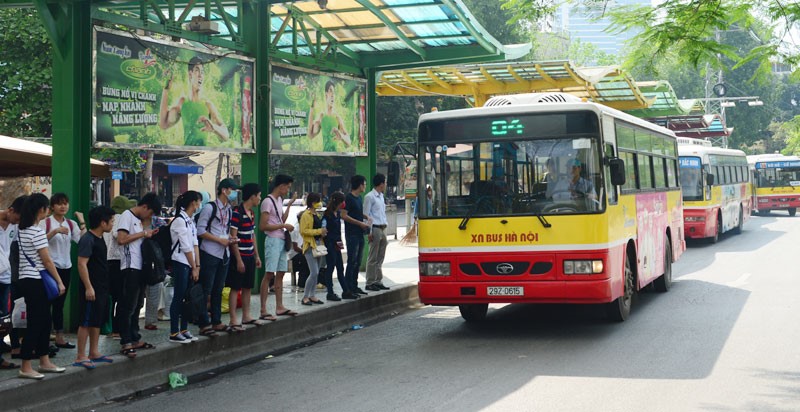 Nguoi dan Ha Noi ngay cang su dung xe buyt thuong xuyen hon - Hinh anh 1