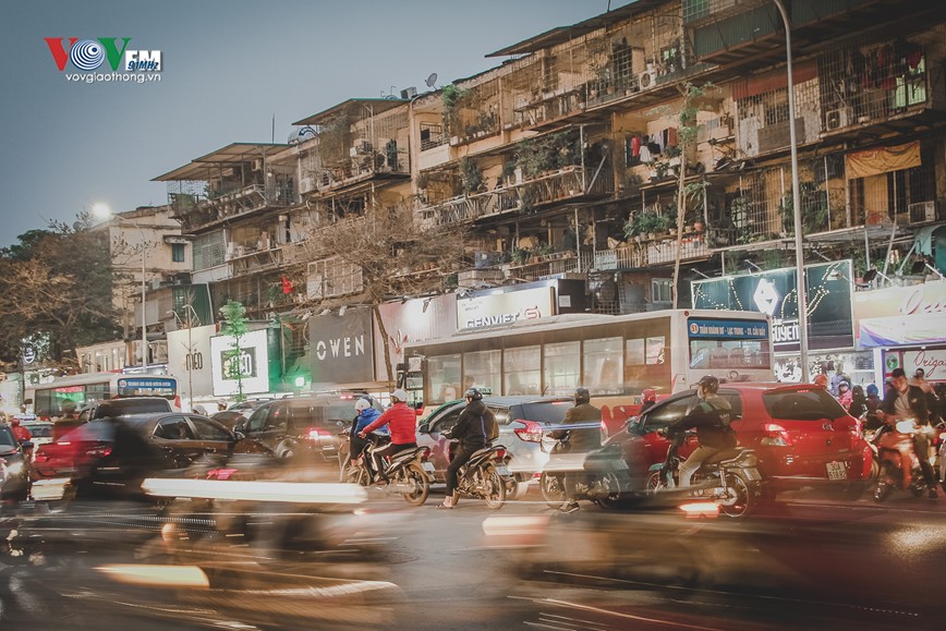 De xe buyt khong con la “noi bat an” tren duong - Hinh anh 1