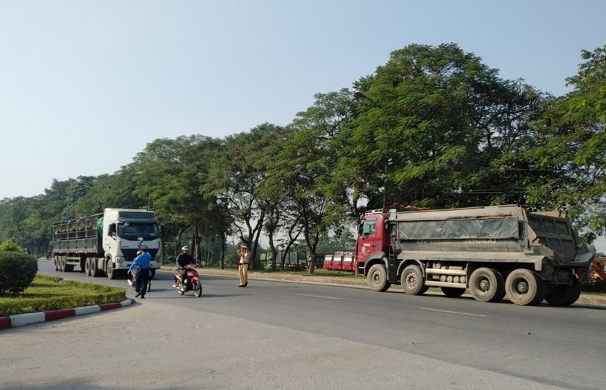 Kiem tra ma tuy, nong do con tren Quoc lo 3 - Hinh anh 1