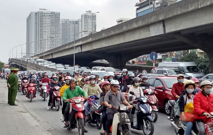 Ha Noi trien khai hang loat giai phap dam bao ATGT trong dip Tet 2020 - Hinh anh 1