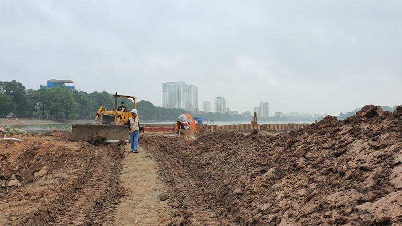 Ha Noi: Lap dam cau qua ho Linh Dam truoc Tet Nguyen dan - Hinh anh 3