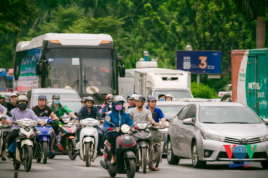 Ha Noi sap dua 8 tuyen buyt co nho vao hoat dong  - Hinh anh 1