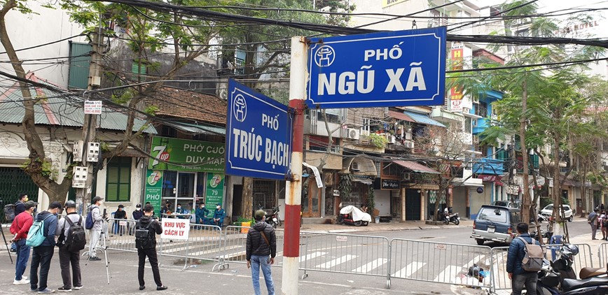 Ha Noi: Pho Truc Bach sau hon nua ngay cach ly - Hinh anh 3