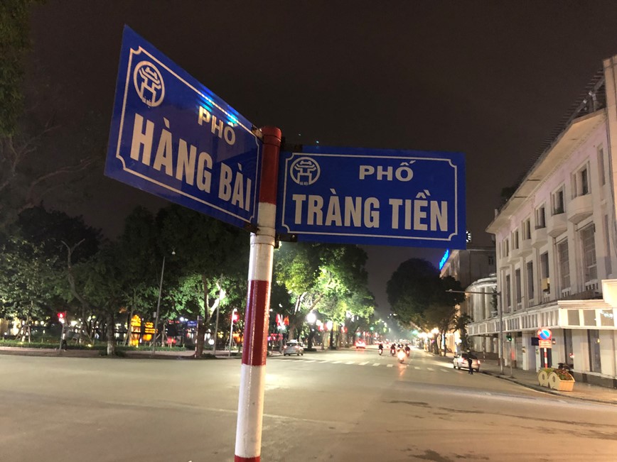 [Anh] Pho phuong Ha Noi cung “nin tho” vi dich - Hinh anh 6